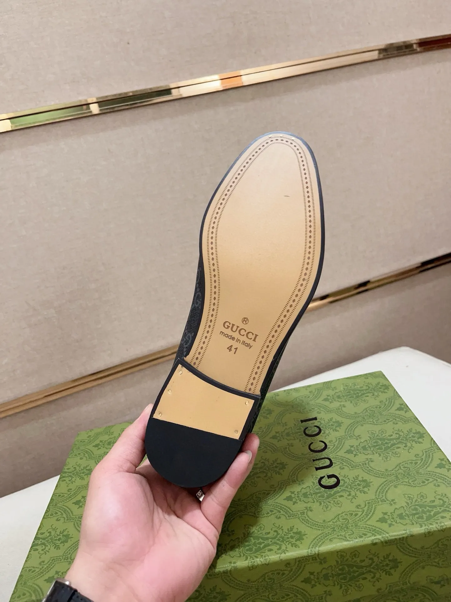 Men's shoes 💰: 520💰 (GUCCI) New product series ss hot new products 💢 💠 Casual suit shoes 👞, top imported materials Upper hardware buckles and shoe side logos, insoles and soles with brand logos 💠 💎 Upper: imported PVC material 100% 💎 Lining: cowhide/100% 💎Feet: cowhide/100% 💎Sole: rubber/100% 💎SIZE: 38 39 40 41 42 43 44 Can be customized 45